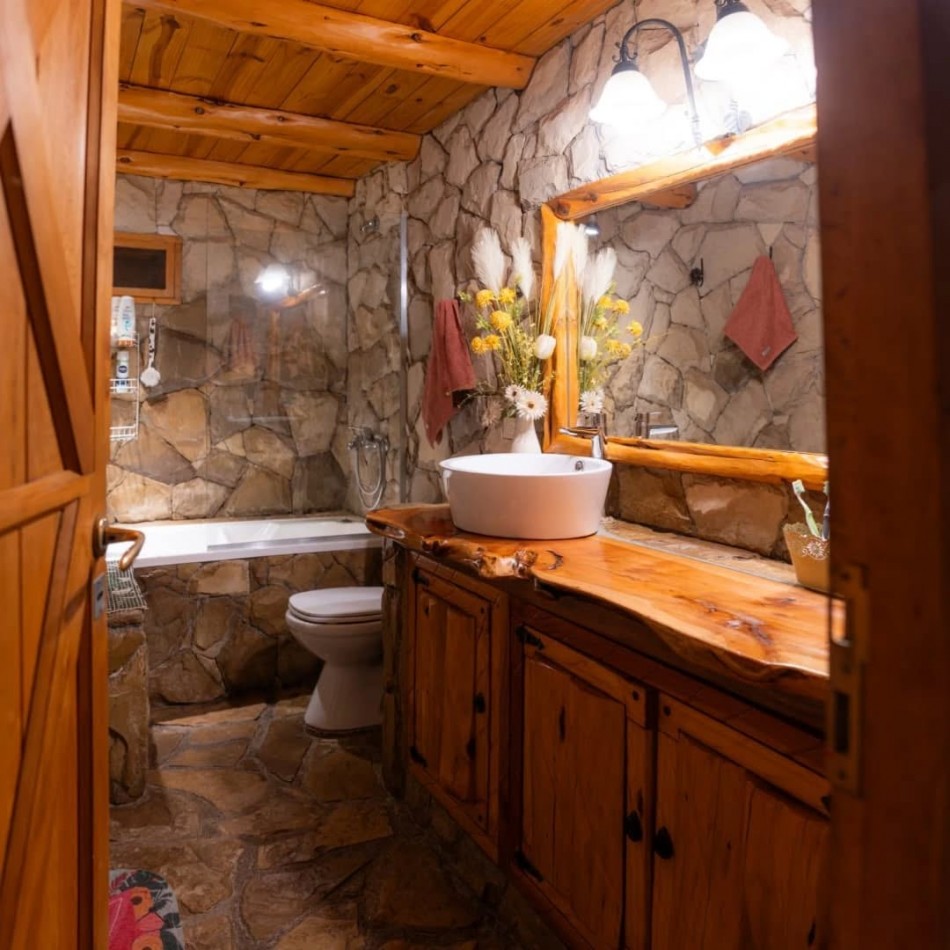 Venta de 2 viviendas en barrio Ruca Hue, San Martin de los Andes, Neuquen