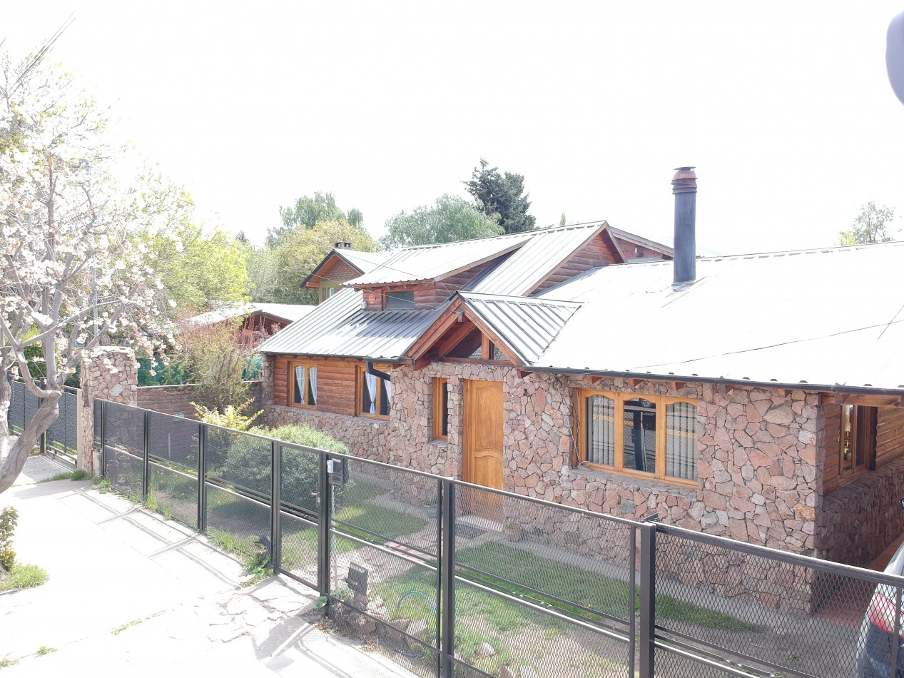 Destacada casa 4 habitaciones, 3 baños en Junin de los Andes, Neuquen