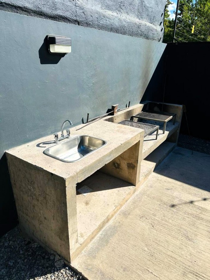 Departamento 2 ambientes amoblado con amplio patio 