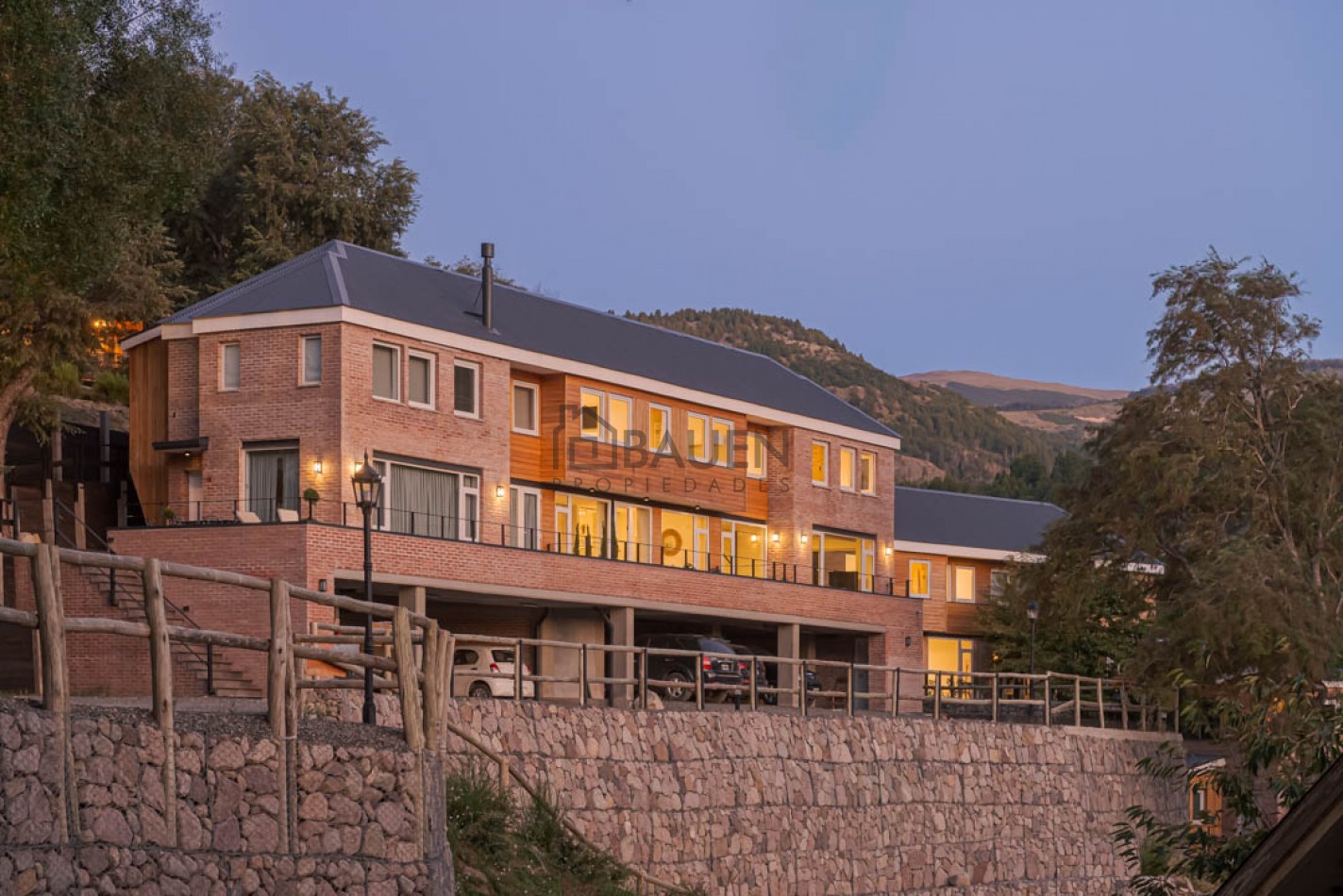 Exclusivo departamento amoblado con vista a la montaña