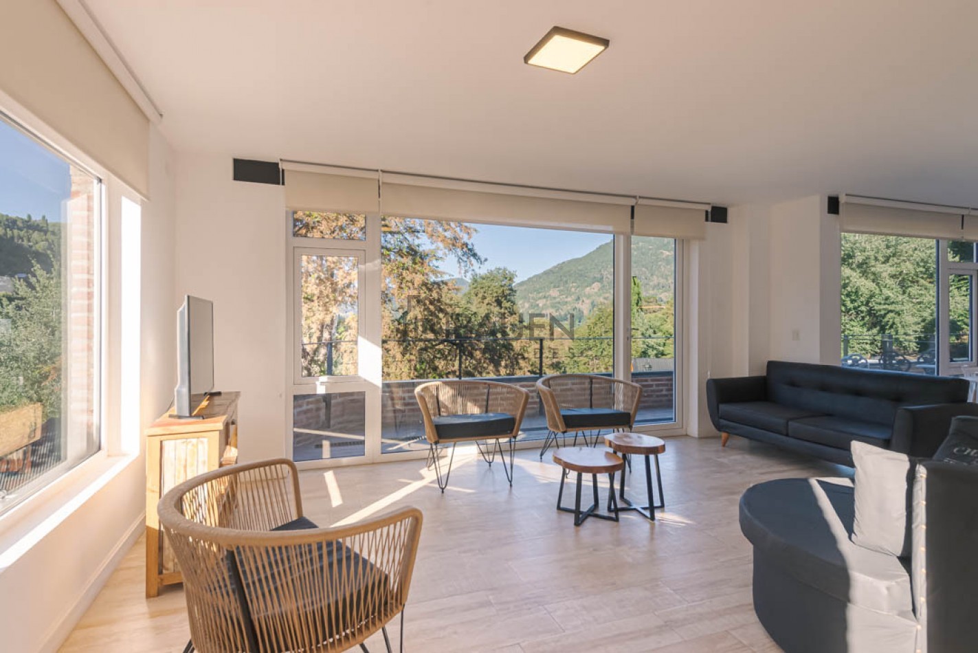 Exclusivo departamento amoblado con vista a la montaña