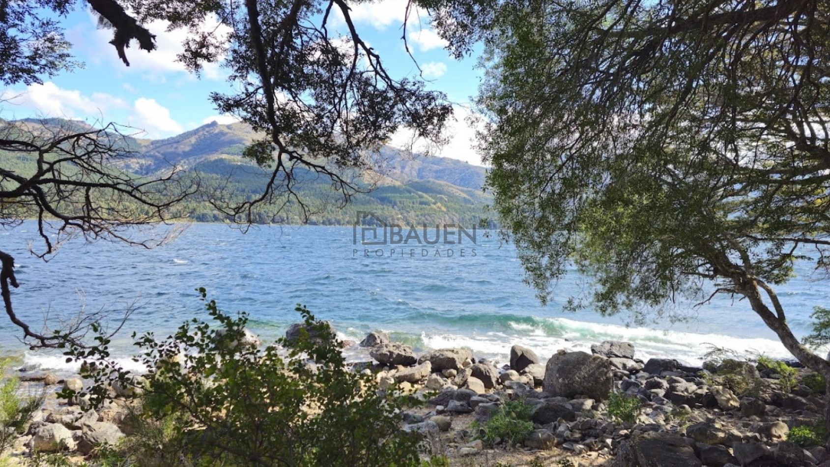 Terreno frente al lago en Peninsula de Meliquina